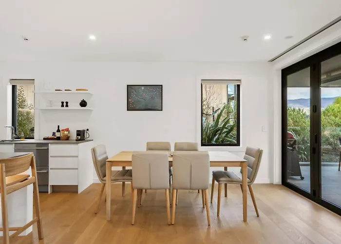 Lakefront Luxury 2 Bedroom * 瓦纳卡