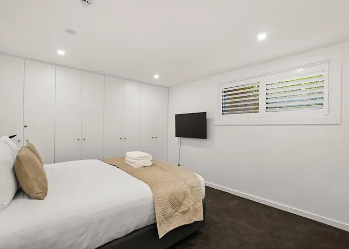 Lakefront Luxury 2 Bedroom 公寓