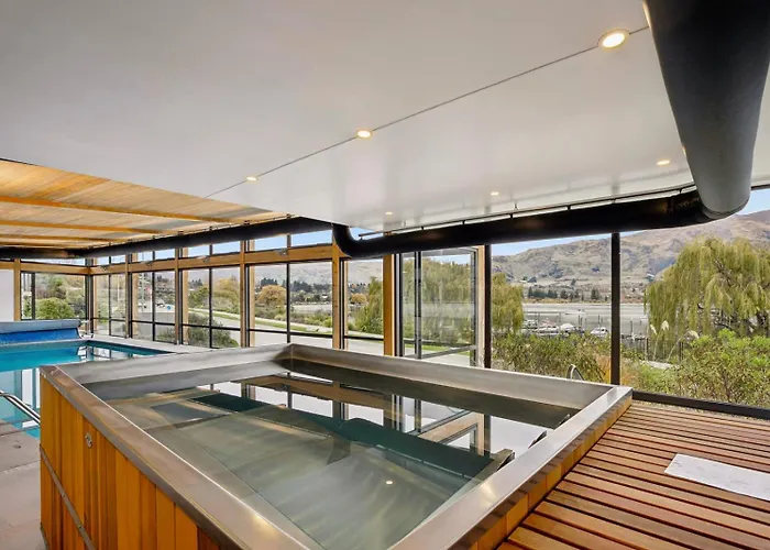 Lakefront Luxury 2 Bedroom 公寓